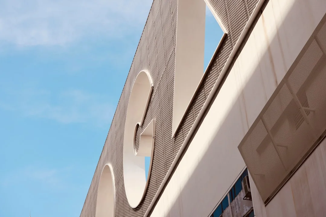 官网栏目规划示意，展示主导航信息分组与层级关系